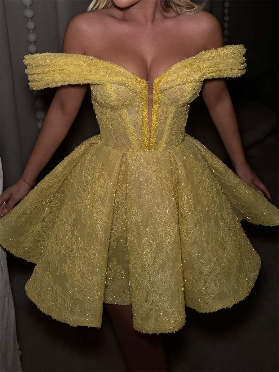 A-line/Princess Off-the-Shoulder Pleated Short/Mini Lace Corset Homecoming Dress