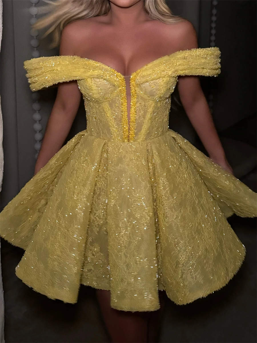 A-line/Princess Off-the-Shoulder Pleated Short/Mini Lace Corset Homecoming Dress