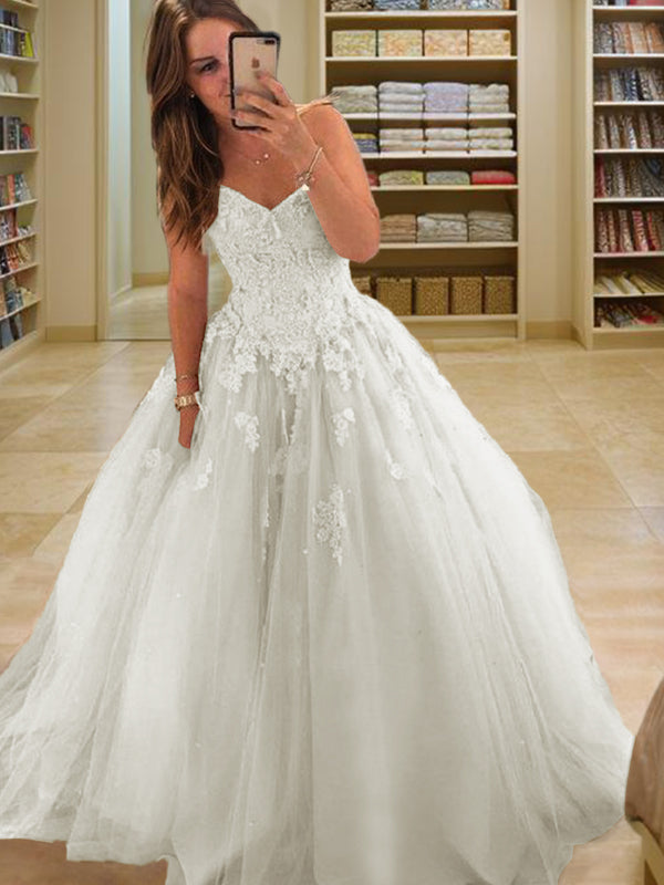 Ball-Gown Bateau Long Sleeves Appliques Lace Floor-Length Tulle Dress