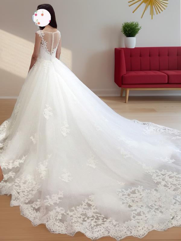 Ball-Gown Sweetheart Applique Chapel Train Tulle Wedding Dress