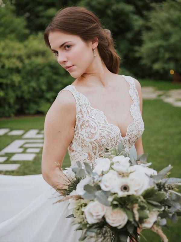 A-line V-neck Appliques Lace Chapel Train Chiffon Wedding Dress