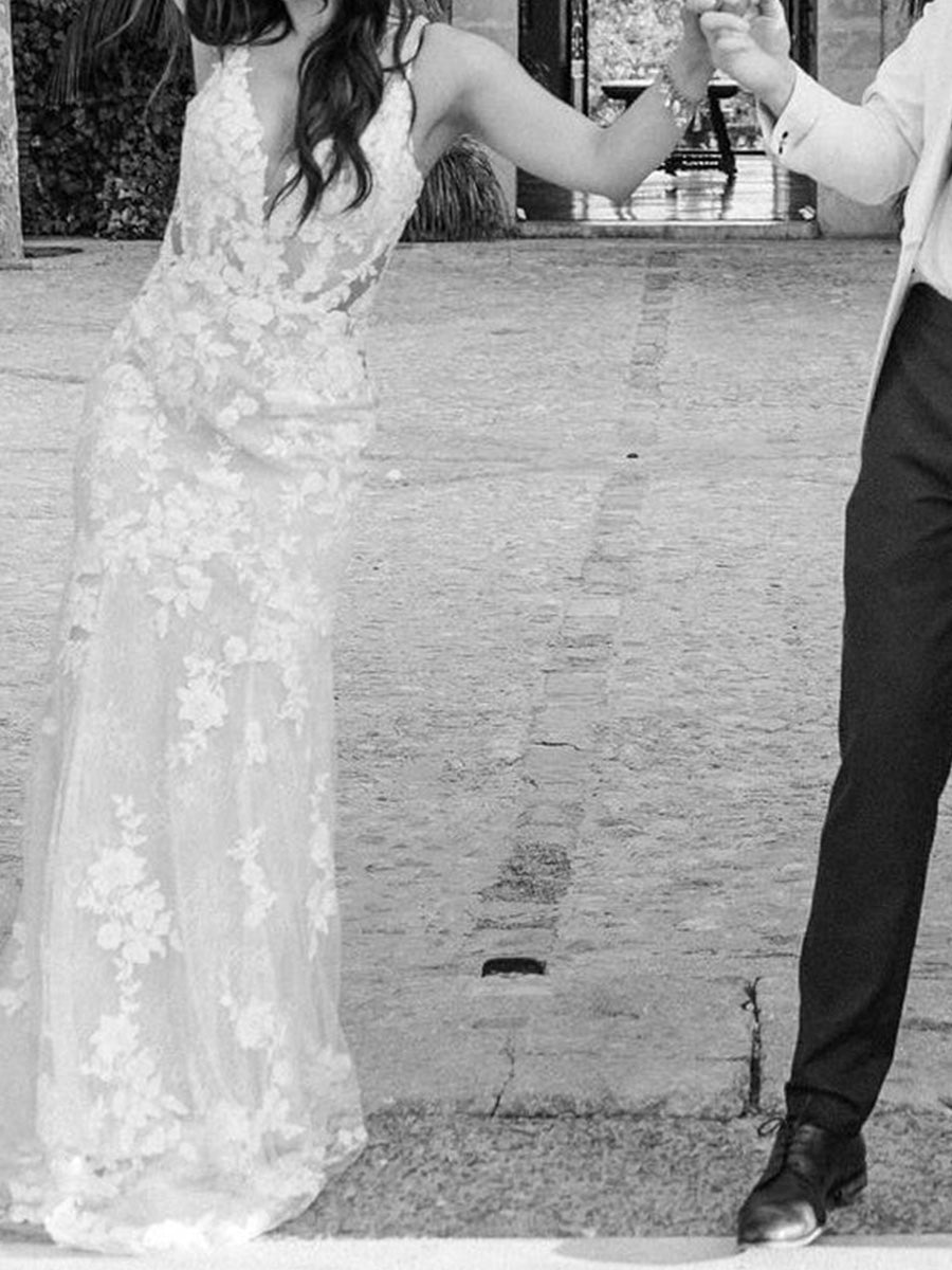 Sheath V-neck Appliques Lace Sweep Train Tulle Corset Wedding Dress