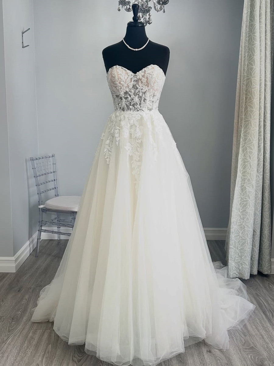 A-line Sweetheart Appliques Lace Chapel Train Tulle Corset Wedding Dress