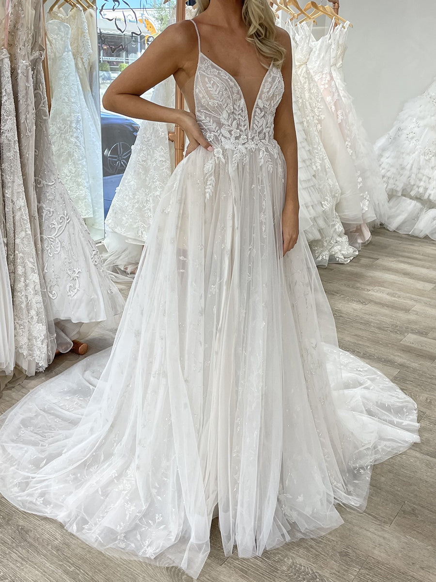 A-line/Princess V-neck Pleated Court Train Tulle Wedding Dress