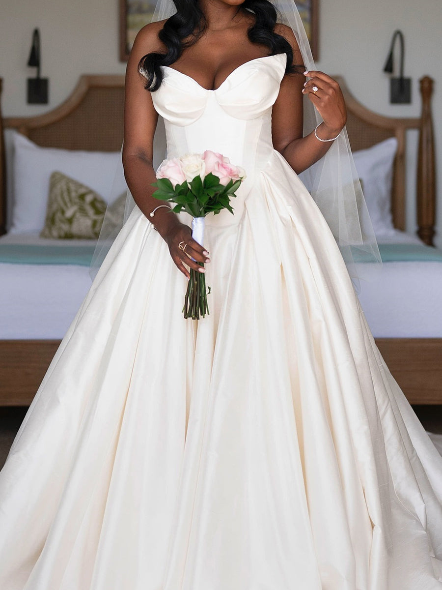 A-line/Princess Sweetheart Pleated Chapel Train Satin Corset Wedding Dress