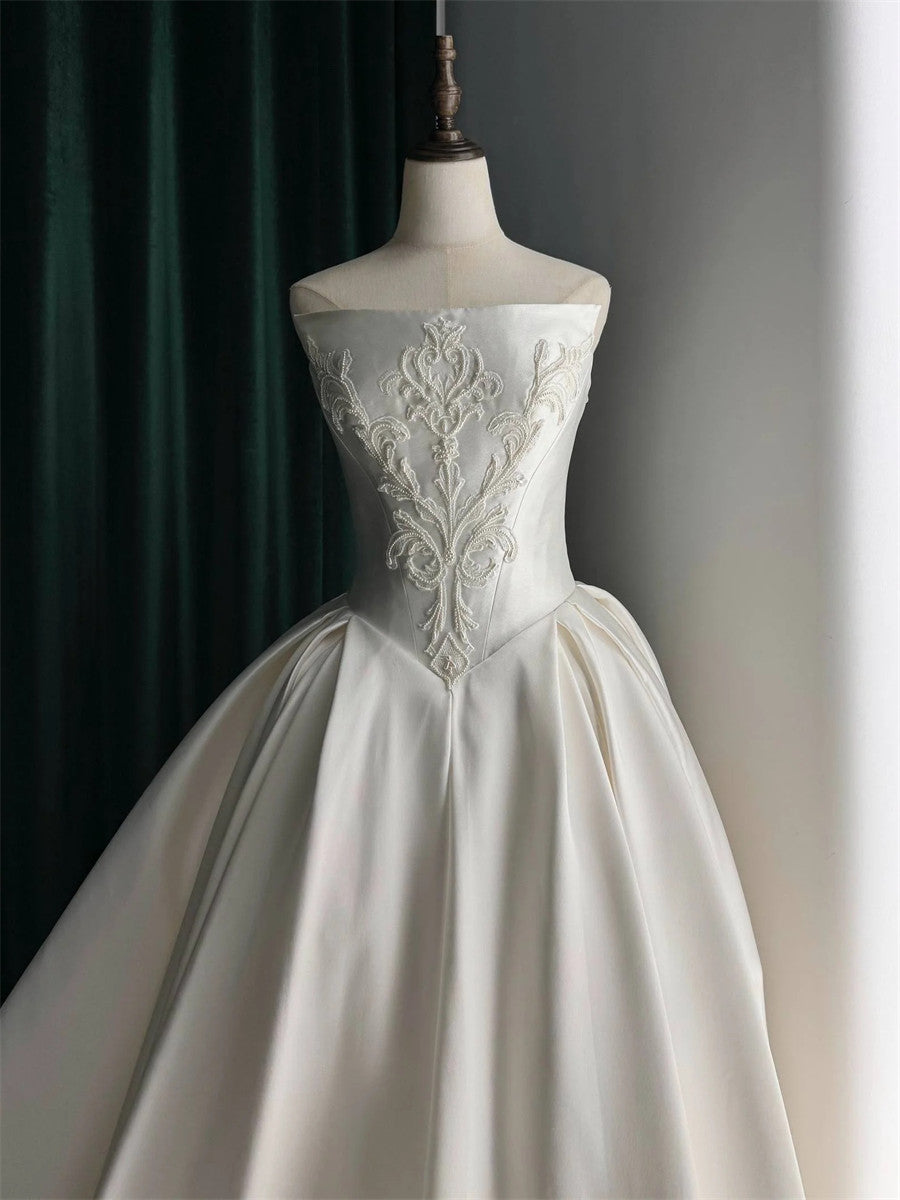A-line/Princess Straight Appliques Lace Court Train Satin Corset Wedding Dress