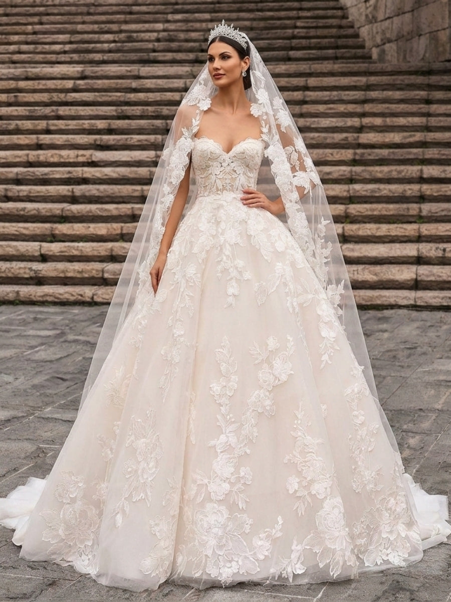 A-line/Princess Sweetheart Appliques Lace Court Train Tulle Wedding Dress