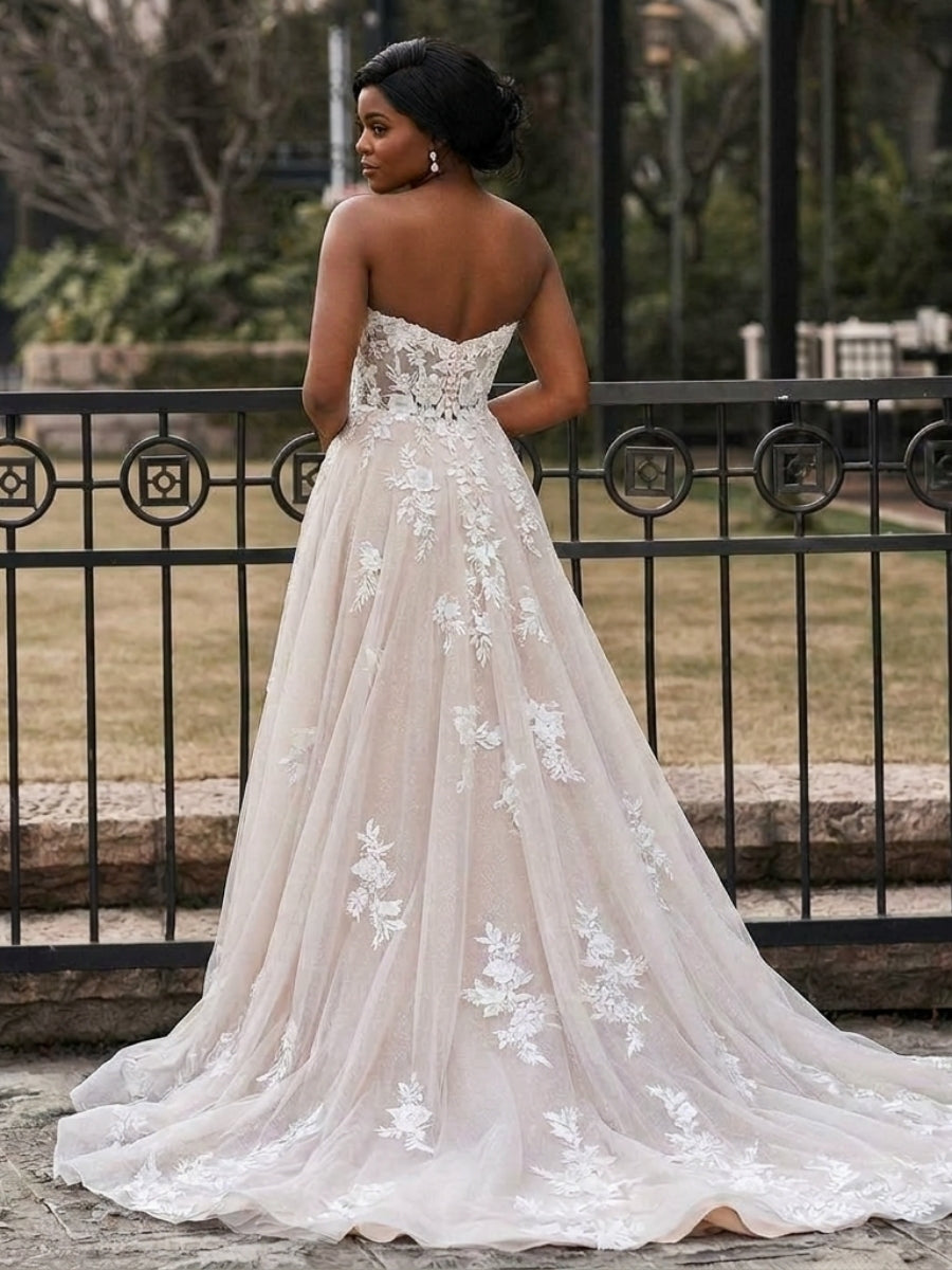 A-line/Princess Sweetheart Appliques Lace Court Train Tulle Corset Wedding Dress