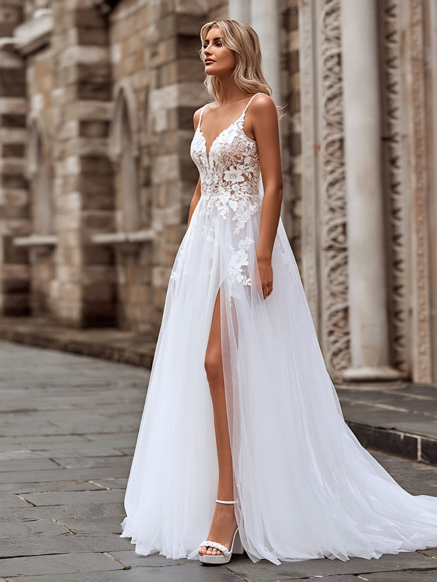 A-line/Princess Spaghetti Straps Appliques Lace Court Train Tulle Wedding Dress